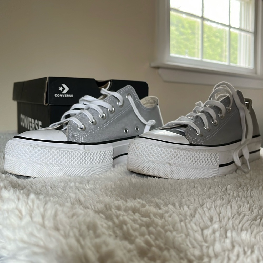 Converse sneakers size 9